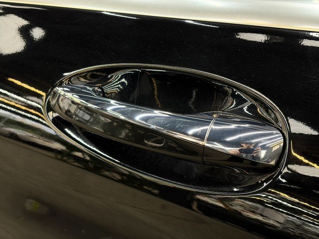 正17年 GLC250 4Matic Coupe 2.0L - 雙魚眼頭燈/免鑰匙摸門/環景影像/盲點/記憶電動椅/電尾  第19張相片