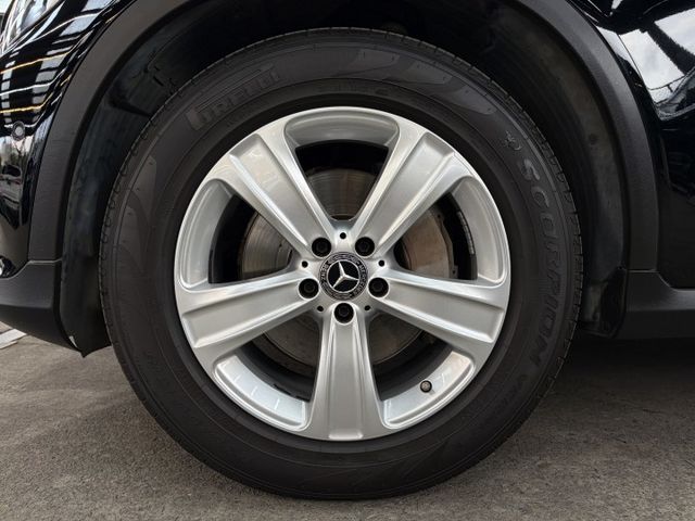 正17年 GLC250 4Matic Coupe 2.0L - 雙魚眼頭燈/免鑰匙摸門/環景影像/盲點/記憶電動椅/電尾  第20張相片