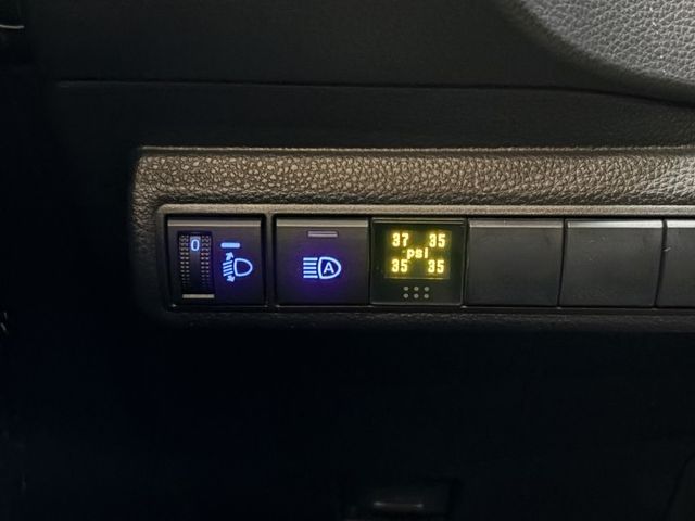 18/19年式 Auris 旗艦版 2.0L - 主動式跟車/車道偏移/高階安卓機/電熱座椅/抬頭顯示/盲點/胎壓顯示  第9張相片