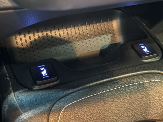 18/19年式 Auris 旗艦版 2.0L - 主動式跟車/車道偏移/高階安卓機/電熱座椅/抬頭顯示/盲點/胎壓顯示  第13張相片