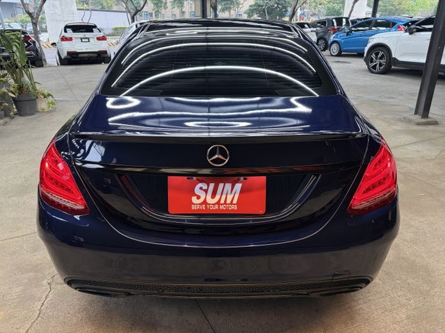 正15年 C300 W205 AMG 2.0L - 紅內裝/柏林之音/記憶通風+電熱椅/免鑰匙啟動/摸門解鎖/定速巡航  第4張相片