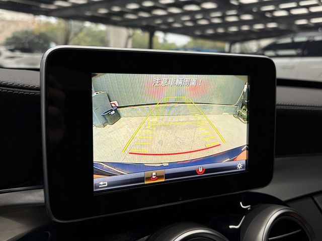 正15年 C300 W205 AMG 2.0L - 紅內裝/柏林之音/記憶通風+電熱椅/免鑰匙啟動/摸門解鎖/定速巡航  第14張相片