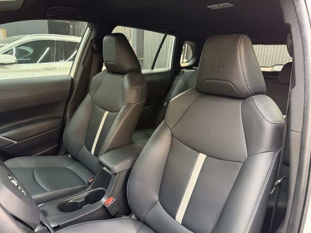 正23年 Corolla Cross GR Sport 1.8L - 全速域跟車/車道置中/環景/電子後視鏡/盲點/摸門  第6張相片