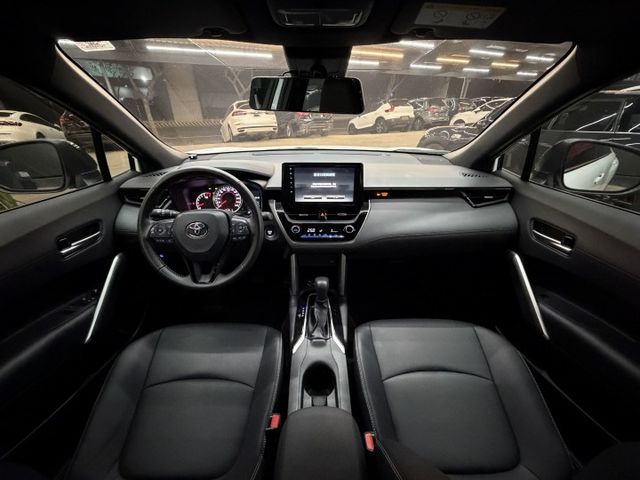 正23年 Corolla Cross GR Sport 1.8L - 全速域跟車/車道置中/環景/電子後視鏡/盲點/摸門  第8張相片