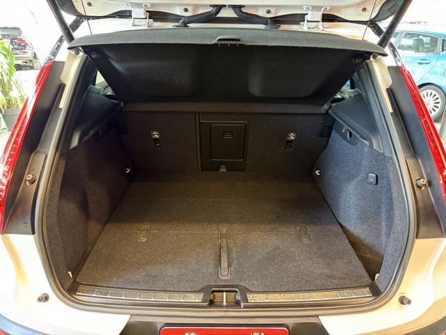 正22年 XC40 B5 R-Design 2.0L - Level2 輔助駕駛/HK音響/全景天窗/環景/電動腳踢尾門  第5張相片