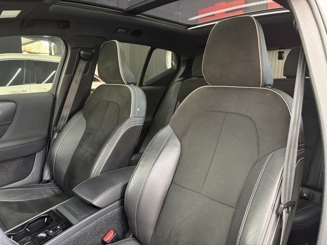 正22年 XC40 B5 R-Design 2.0L - Level2 輔助駕駛/HK音響/全景天窗/環景/電動腳踢尾門  第7張相片