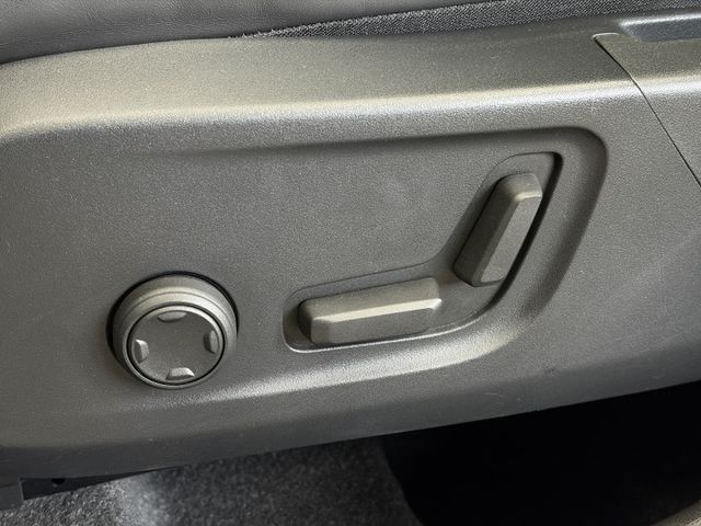 正22年 XC40 B5 R-Design 2.0L - Level2 輔助駕駛/HK音響/全景天窗/環景/電動腳踢尾門  第9張相片