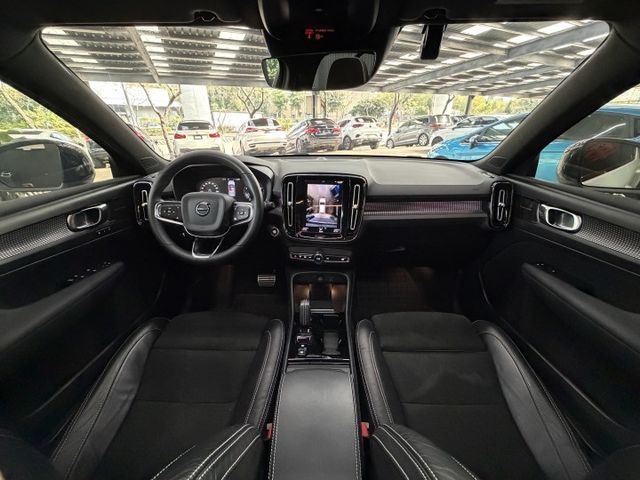 正22年 XC40 B5 R-Design 2.0L - Level2 輔助駕駛/HK音響/全景天窗/環景/電動腳踢尾門  第10張相片