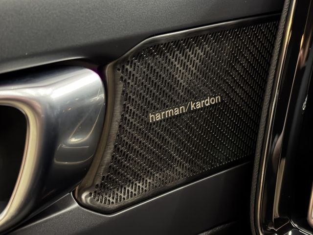 正22年 XC40 B5 R-Design 2.0L - Level2 輔助駕駛/HK音響/全景天窗/環景/電動腳踢尾門  第13張相片