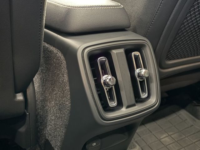 正22年 XC40 B5 R-Design 2.0L - Level2 輔助駕駛/HK音響/全景天窗/環景/電動腳踢尾門  第17張相片