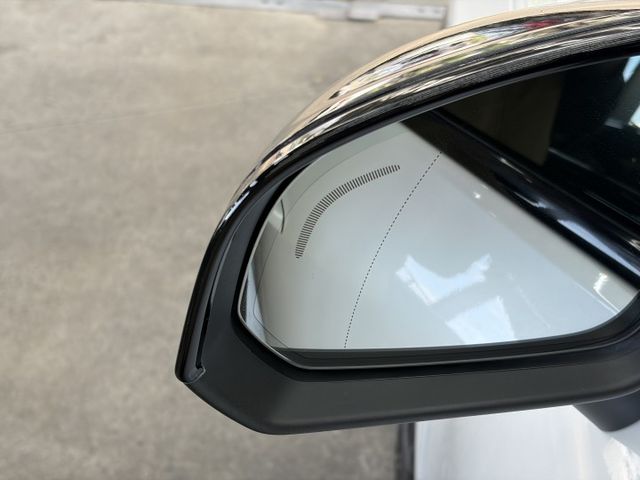 正22年 XC40 B5 R-Design 2.0L - Level2 輔助駕駛/HK音響/全景天窗/環景/電動腳踢尾門  第18張相片