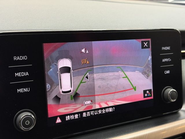 正20年 Kamiq 頂規 豪華菁英版 1.5L - 主動式跟車/車道置中/電動尾門/盲點/電熱椅/無線充電/免鑰匙摸門  第15張相片