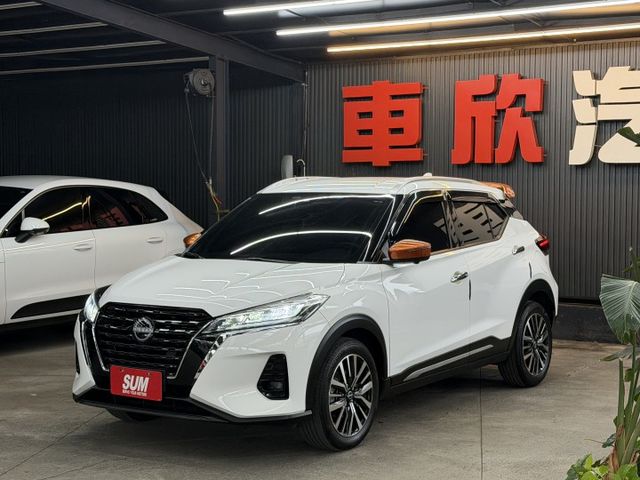 正23年 小改款 Kicks 旗艦版 1.6L - 主動式跟車/車道偏移/環景影像/盲點/Carplay/氣氛燈/小尾翼  第1張相片