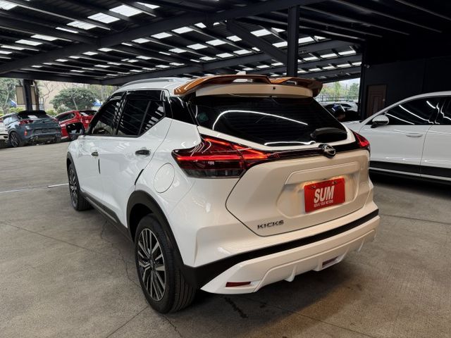 正23年 小改款 Kicks 旗艦版 1.6L - 主動式跟車/車道偏移/環景影像/盲點/Carplay/氣氛燈/小尾翼  第3張相片
