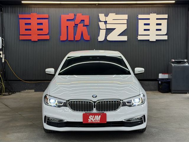 17/18年式 大改款 G30 520i Luxury 2.0L - 免鑰匙啟動/摸門解鎖/電尾門/盲點/定速/無線充電  第2張相片