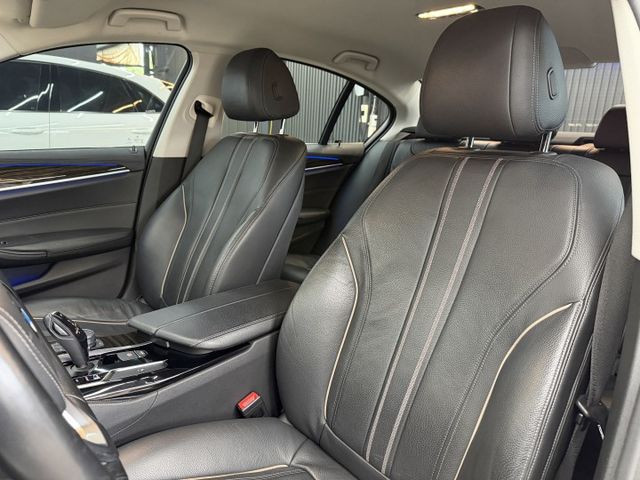 17/18年式 大改款 G30 520i Luxury 2.0L - 免鑰匙啟動/摸門解鎖/電尾門/盲點/定速/無線充電  第6張相片