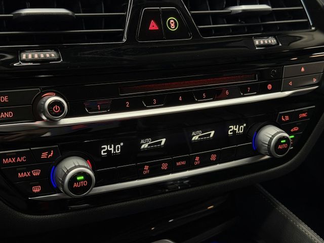 17/18年式 大改款 G30 520i Luxury 2.0L - 免鑰匙啟動/摸門解鎖/電尾門/盲點/定速/無線充電  第14張相片