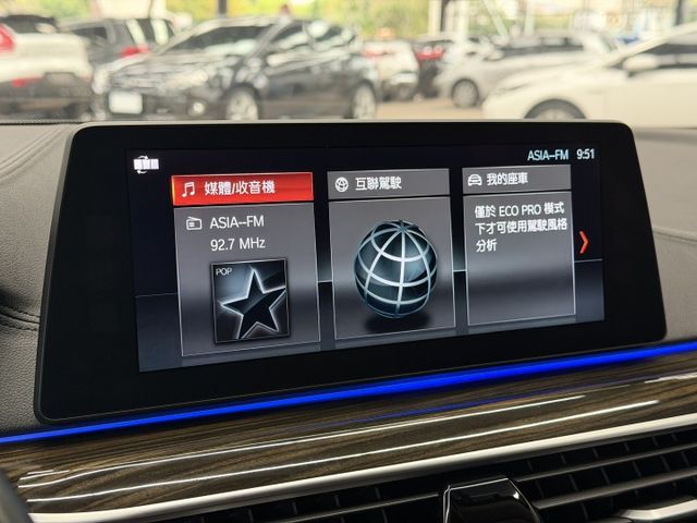 17/18年式 大改款 G30 520i Luxury 2.0L - 免鑰匙啟動/摸門解鎖/電尾門/盲點/定速/無線充電  第15張相片