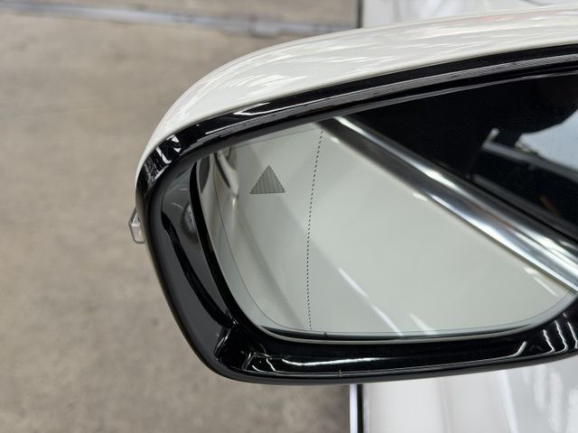 17/18年式 大改款 G30 520i Luxury 2.0L - 免鑰匙啟動/摸門解鎖/電尾門/盲點/定速/無線充電  第17張相片