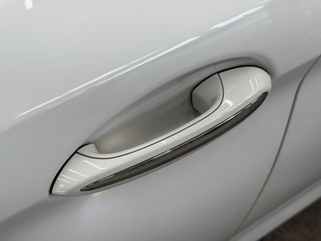 17/18年式 大改款 G30 520i Luxury 2.0L - 免鑰匙啟動/摸門解鎖/電尾門/盲點/定速/無線充電  第18張相片