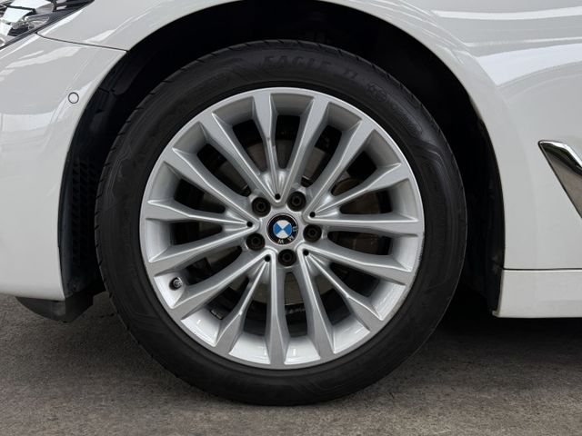 17/18年式 大改款 G30 520i Luxury 2.0L - 免鑰匙啟動/摸門解鎖/電尾門/盲點/定速/無線充電  第20張相片