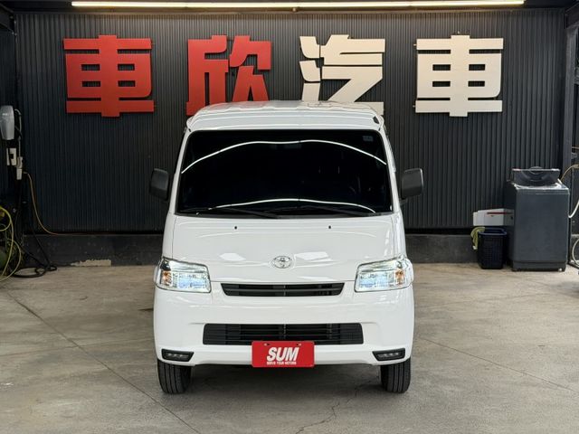 23/24年式 Town Ace 五座自排版 1.5L - 全車露營改裝/高階安卓機/訂製實木內裝/無線Carplay  第2張相片