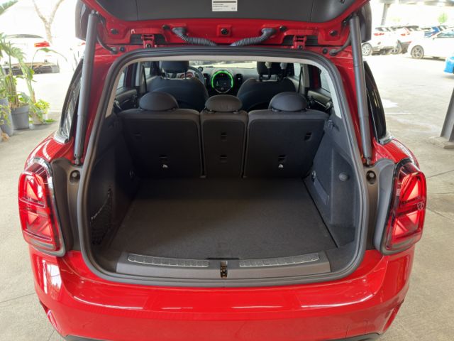 正19年 S版 2.0L - 正JCW鋁圈&排氣管&麂皮方向盤/HK音響/KW SC避震/免鑰匙摸門/無線Carplay  第5張相片