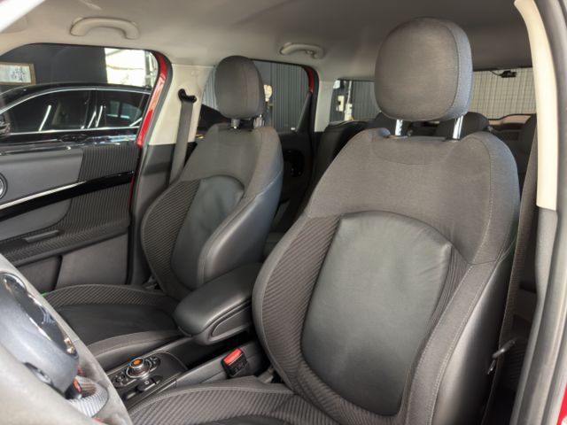 正19年 S版 2.0L - 正JCW鋁圈&排氣管&麂皮方向盤/HK音響/KW SC避震/免鑰匙摸門/無線Carplay  第7張相片