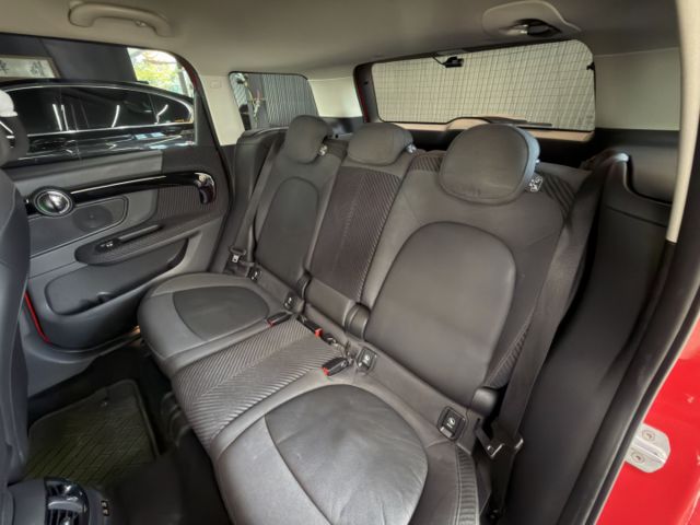 正19年 S版 2.0L - 正JCW鋁圈&排氣管&麂皮方向盤/HK音響/KW SC避震/免鑰匙摸門/無線Carplay  第8張相片