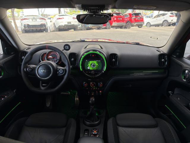 正19年 S版 2.0L - 正JCW鋁圈&排氣管&麂皮方向盤/HK音響/KW SC避震/免鑰匙摸門/無線Carplay  第10張相片