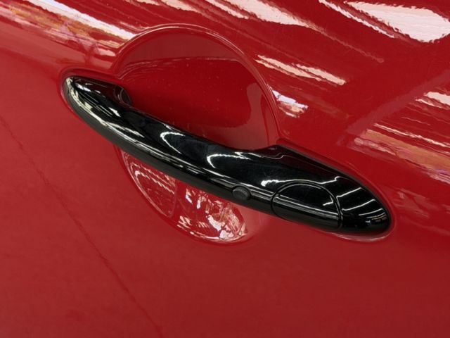 正19年 S版 2.0L - 正JCW鋁圈&排氣管&麂皮方向盤/HK音響/KW SC避震/免鑰匙摸門/無線Carplay  第18張相片