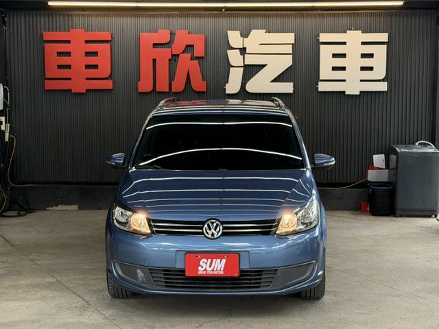 正12年 VW Touran TDI 1.6L - 柴油7人座/全車皮椅/胎壓偵測/測速雷達/後座出風口/前後行車記錄器  第2張相片