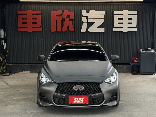 正16年 Q30 風尚版 1.6L - 消光灰膜/AP卡鉗/四出尾段/ACC/安卓機/環景影像/無線Carplay/電尾  第2張相片