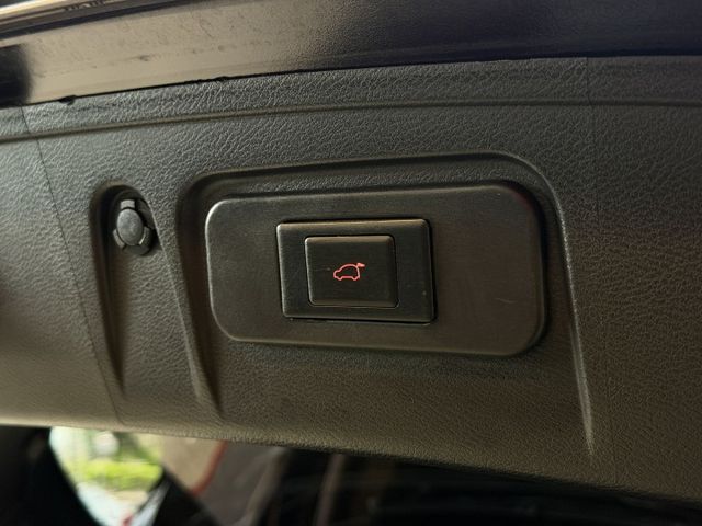 正16年 Q30 風尚版 1.6L - 消光灰膜/AP卡鉗/四出尾段/ACC/安卓機/環景影像/無線Carplay/電尾  第6張相片