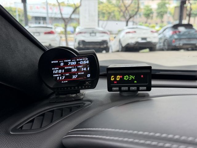 正16年 Q30 風尚版 1.6L - 消光灰膜/AP卡鉗/四出尾段/ACC/安卓機/環景影像/無線Carplay/電尾  第17張相片