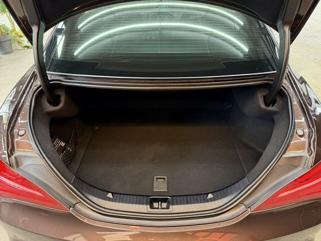 17/18年式 CLA250 2.0L - 專用安卓機/免鑰匙啟動/大天窗/記憶電動椅/定速巡航/雙區恆溫/後座出風口  第5張相片