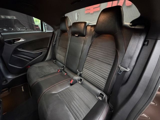 17/18年式 CLA250 2.0L - 專用安卓機/免鑰匙啟動/大天窗/記憶電動椅/定速巡航/雙區恆溫/後座出風口  第7張相片