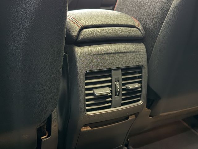 17/18年式 CLA250 2.0L - 專用安卓機/免鑰匙啟動/大天窗/記憶電動椅/定速巡航/雙區恆溫/後座出風口  第16張相片