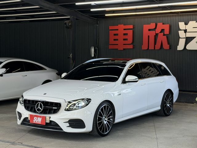 正17年 E200 Estate Avantagarde 2.0L - 免鑰匙摸門/全景天窗/電熱椅/導航/定速/電尾門  第1張相片