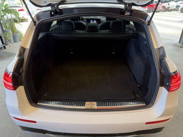正17年 E200 Estate Avantagarde 2.0L - 免鑰匙摸門/全景天窗/電熱椅/導航/定速/電尾門  第5張相片