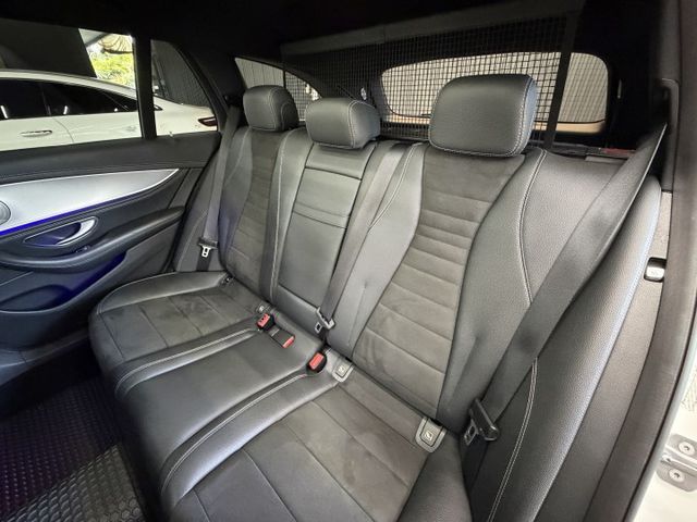 正17年 E200 Estate Avantagarde 2.0L - 免鑰匙摸門/全景天窗/電熱椅/導航/定速/電尾門  第8張相片