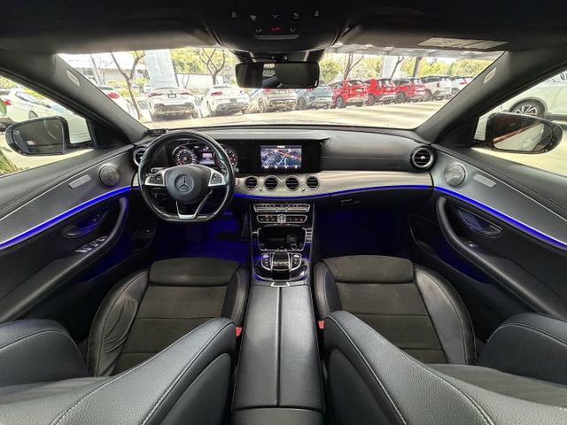 正17年 E200 Estate Avantagarde 2.0L - 免鑰匙摸門/全景天窗/電熱椅/導航/定速/電尾門  第9張相片