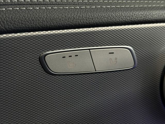 正17年 E200 Estate Avantagarde 2.0L - 免鑰匙摸門/全景天窗/電熱椅/導航/定速/電尾門  第12張相片