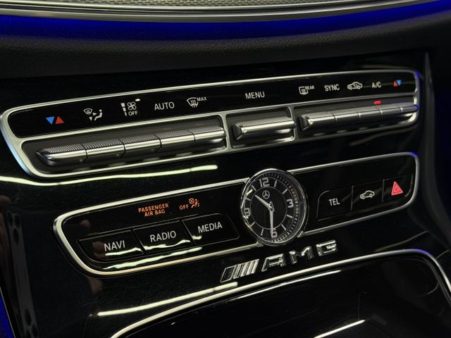 正17年 E200 Estate Avantagarde 2.0L - 免鑰匙摸門/全景天窗/電熱椅/導航/定速/電尾門  第13張相片