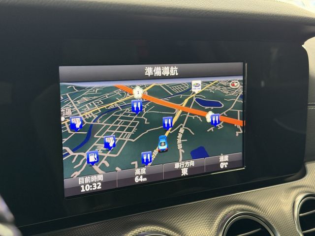 正17年 E200 Estate Avantagarde 2.0L - 免鑰匙摸門/全景天窗/電熱椅/導航/定速/電尾門  第14張相片