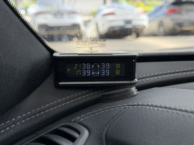 正17年 E200 Estate Avantagarde 2.0L - 免鑰匙摸門/全景天窗/電熱椅/導航/定速/電尾門  第16張相片