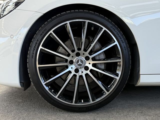 正17年 E200 Estate Avantagarde 2.0L - 免鑰匙摸門/全景天窗/電熱椅/導航/定速/電尾門  第20張相片