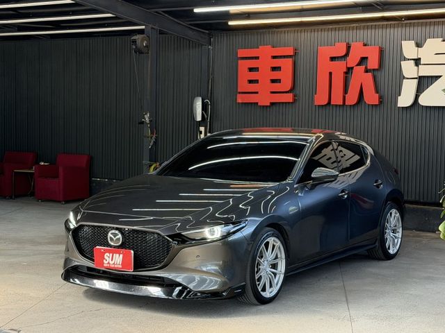 20/21年式 Mazda 3 5D 旗艦進化型 2.0L - 碳纖方向盤/跟車/BOSE/環景/改裝鋁圈/記憶電動椅  第1張相片