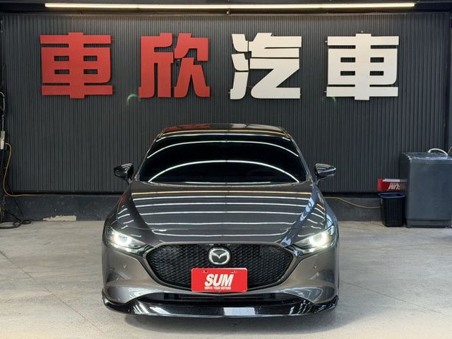 20/21年式 Mazda 3 5D 旗艦進化型 2.0L - 碳纖方向盤/跟車/BOSE/環景/改裝鋁圈/記憶電動椅  第2張相片