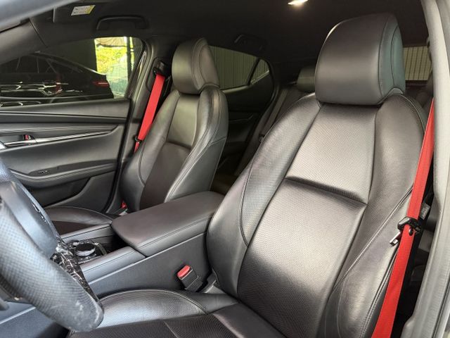 20/21年式 Mazda 3 5D 旗艦進化型 2.0L - 碳纖方向盤/跟車/BOSE/環景/改裝鋁圈/記憶電動椅  第6張相片
